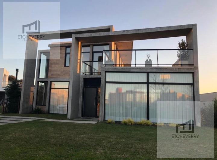 Casa · 260m² · 4 Ambientes