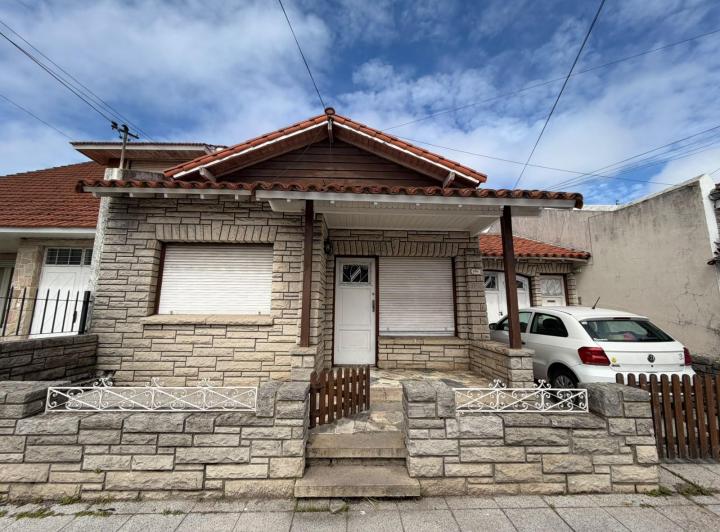 Casa · 94m² · 3 Ambientes · 2 Cocheras