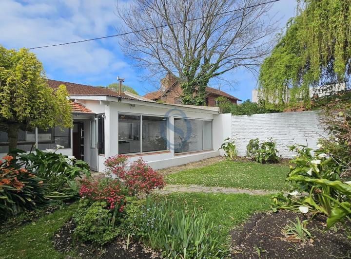 Casa · 245m² · 5 Ambientes · 1 Cochera
