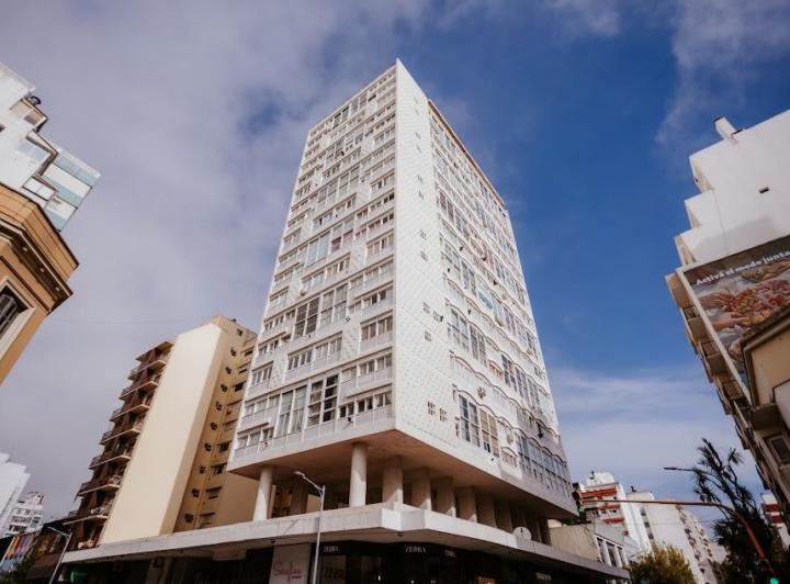 Departamento · 142m² · 6 Ambientes · 1 Cochera