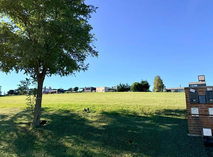 Terreno · 928m²