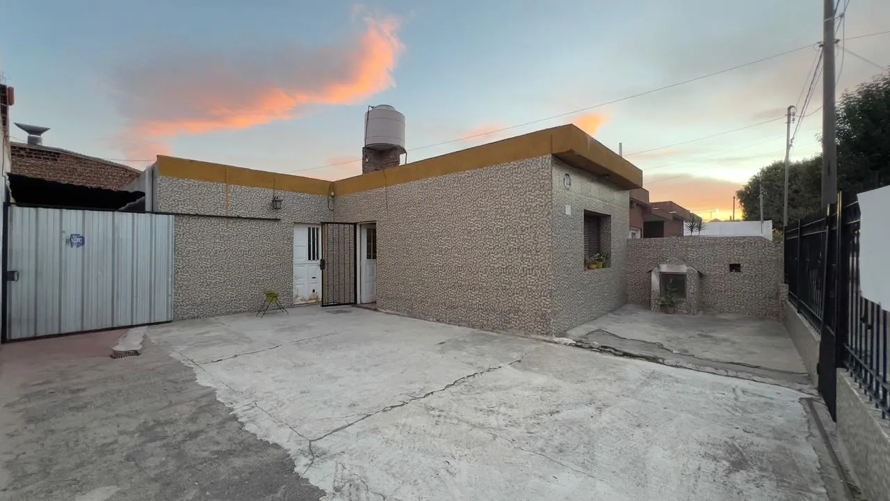 CASA DE 2 DORMITORIOS EN VENTA B° VILLA AZALAIS