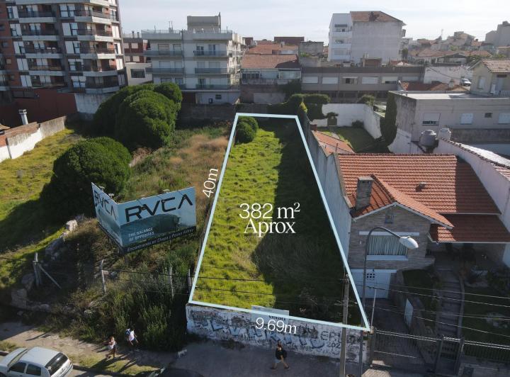 Terreno · 382m²