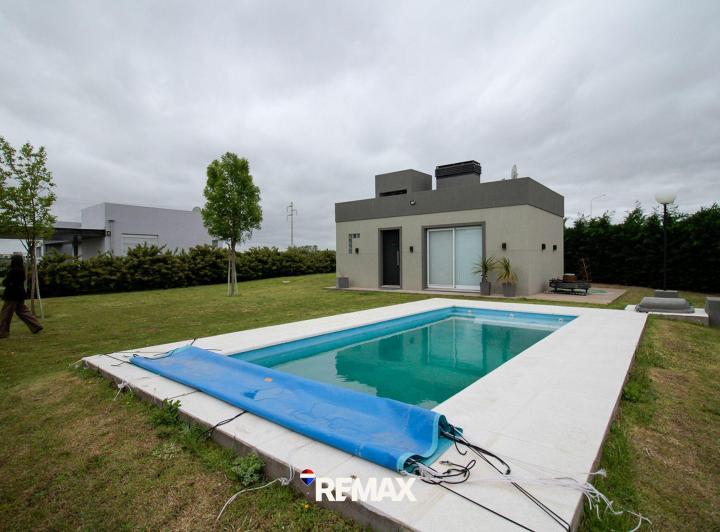 Casa · 195m² · 4 Ambientes · 2 Cocheras