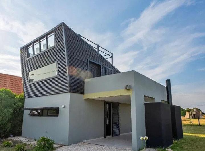 Casa · 61m² · 2 Ambientes · 3 Cocheras