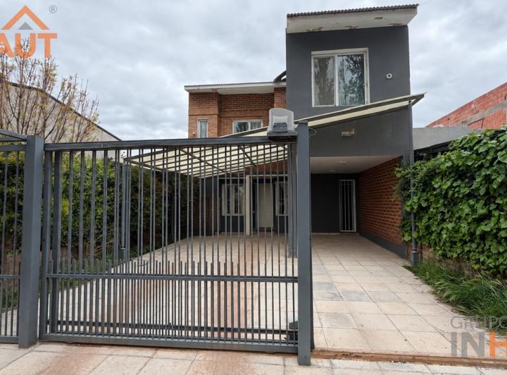 Casa · 231m² · 5 Ambientes · 2 Cocheras