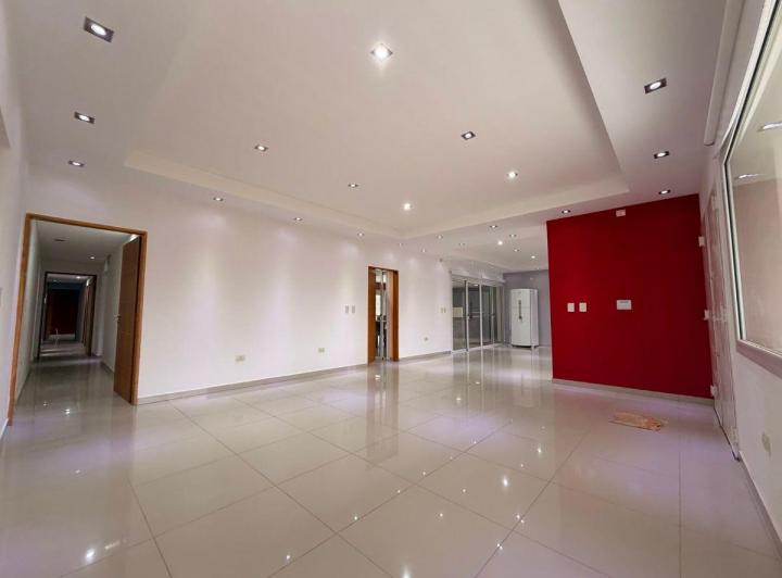 Casa · 450m² · 7 Ambientes · 2 Cocheras