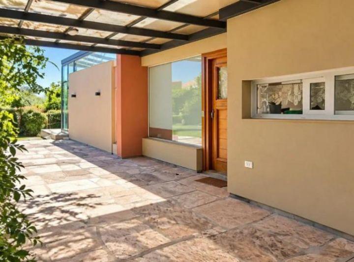 Casa · 100m² · 2 Ambientes · 1 Cochera