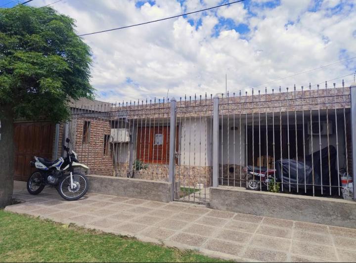 Casa · 120m² · 8 Ambientes · 1 Cochera