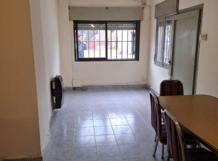 Casa · 90m² · 6 Ambientes · 1 Cochera
