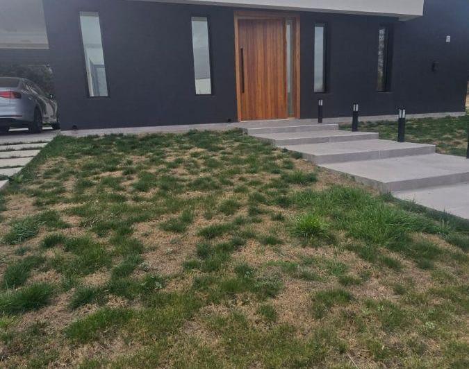 Casa · 300m² · 6 Ambientes · 2 Cocheras