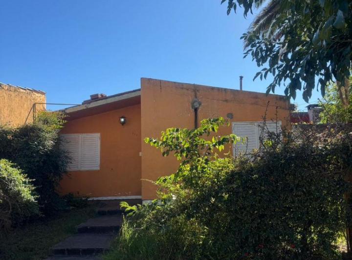 Casa · 80m² · 5 Ambientes · 1 Cochera