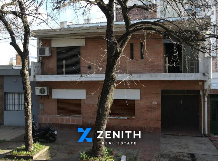 Casa · 229m² · 10 Ambientes · 2 Cocheras
