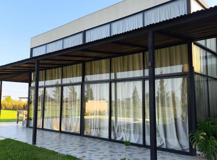 Casa · 313m² · 6 Ambientes · 2 Cocheras