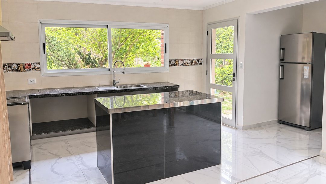 CASA EN PH EN VENTA EN BRANDSEN