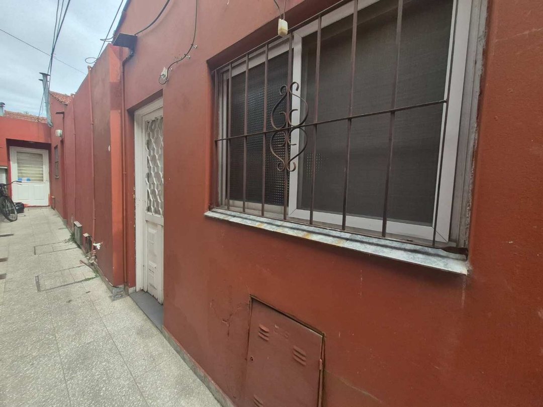PH VENTA 3 AMB CON PATIO EXCELENTE UBICACION LANUS