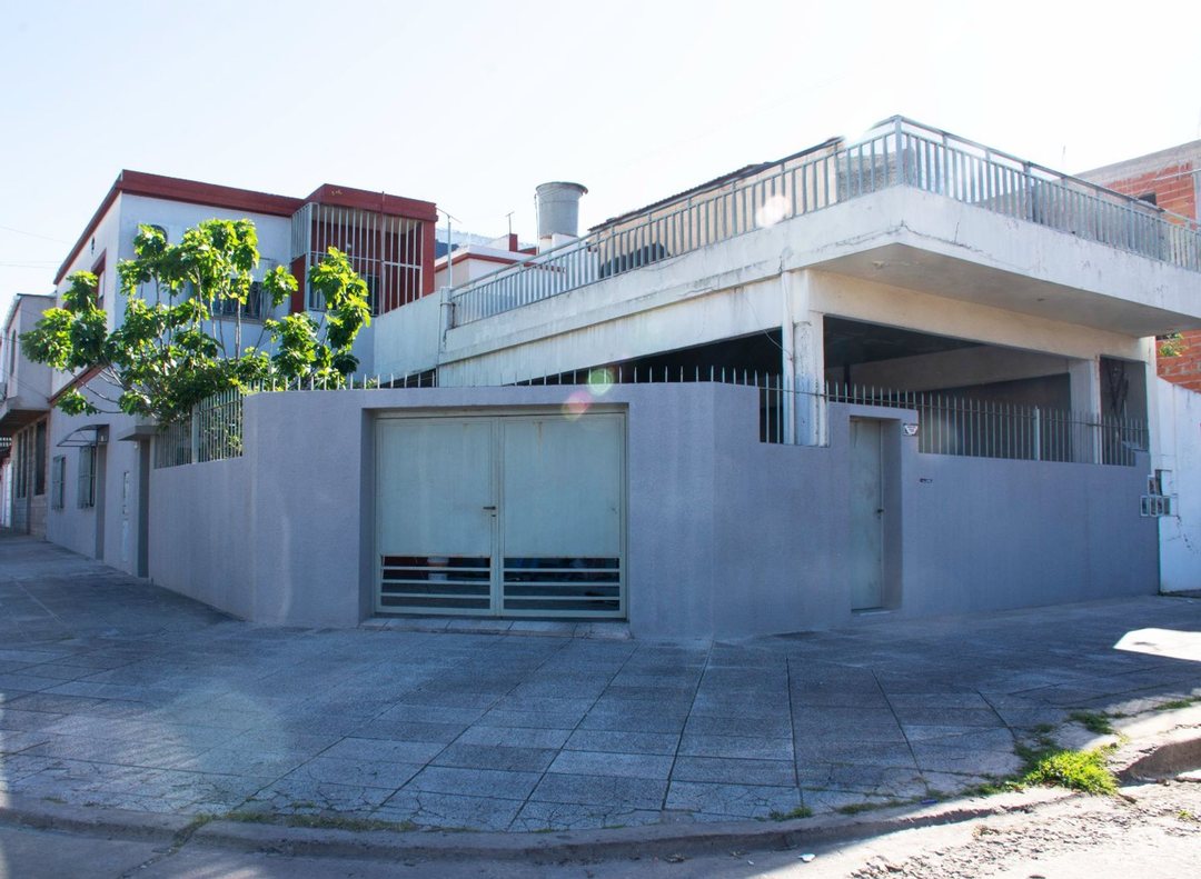 VENTA CASA 5 AMBIENTES DOS PLANTAS LA TABLADA