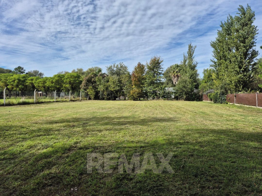 SE VENDE LOTE B° LOS ROBLES, VT