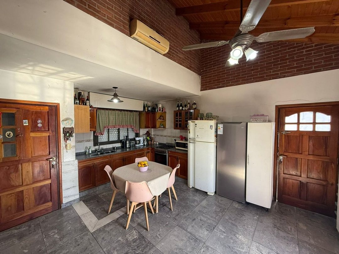Casa 3 amb. cochera, patio y terraza en Llavallol