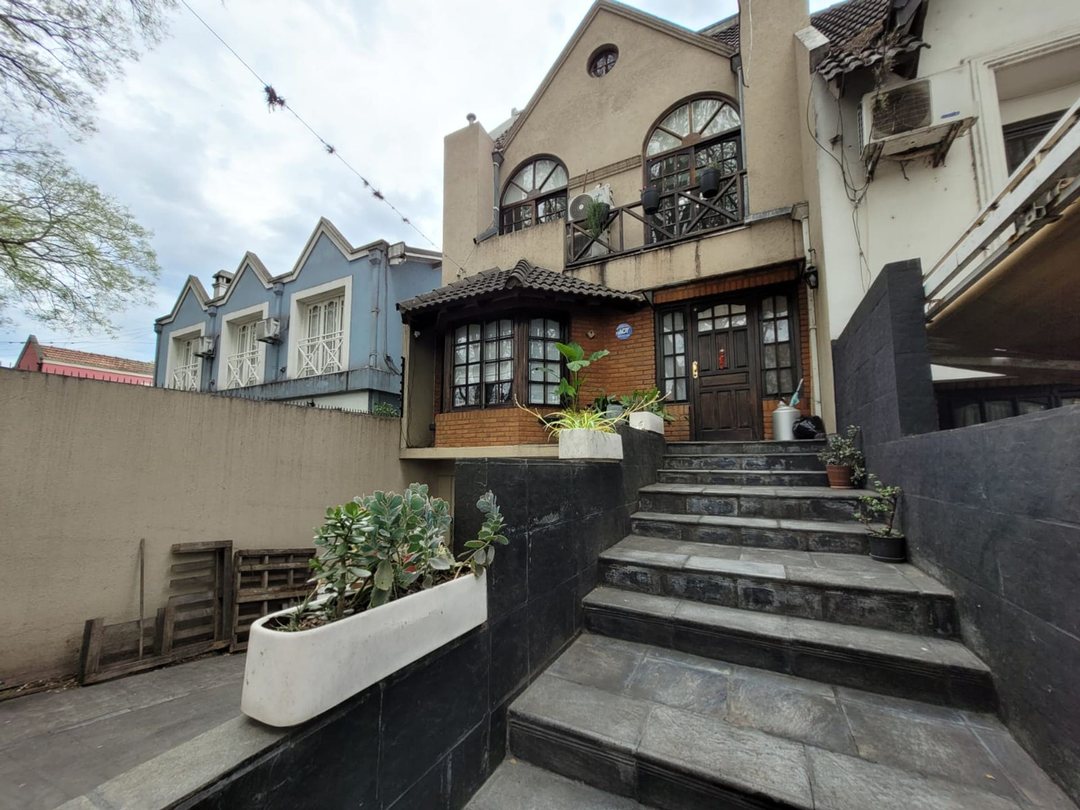 Casa triplex 5 amb venta Ciudad Jardín pileta