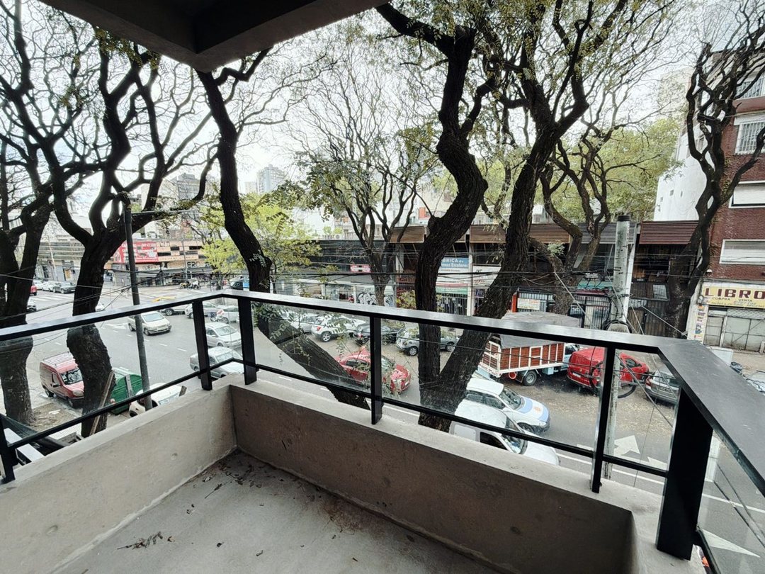 VENTA MONOAMBIENTE ESTRENAR CON BALCON V. CRESPO