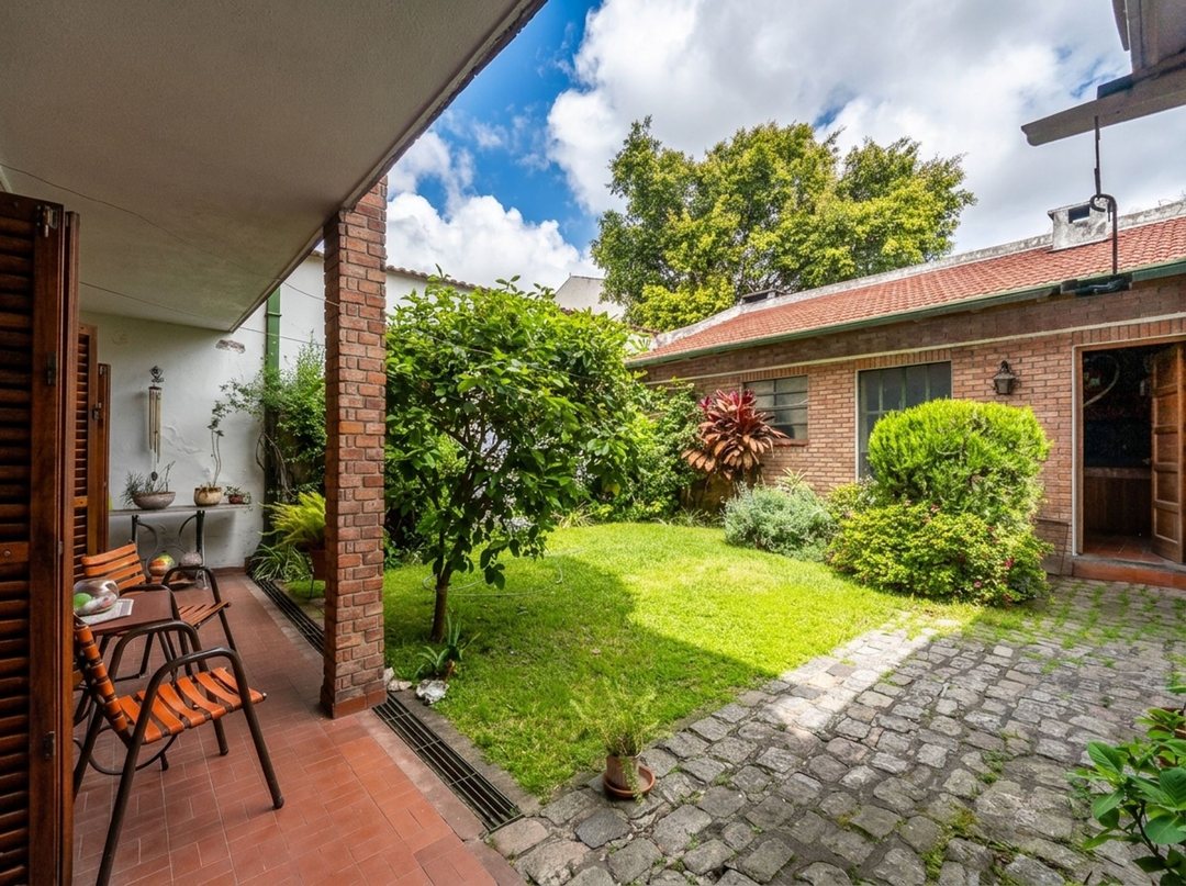 Venta casa 5amb jardín quincho garage x2 Agronomia