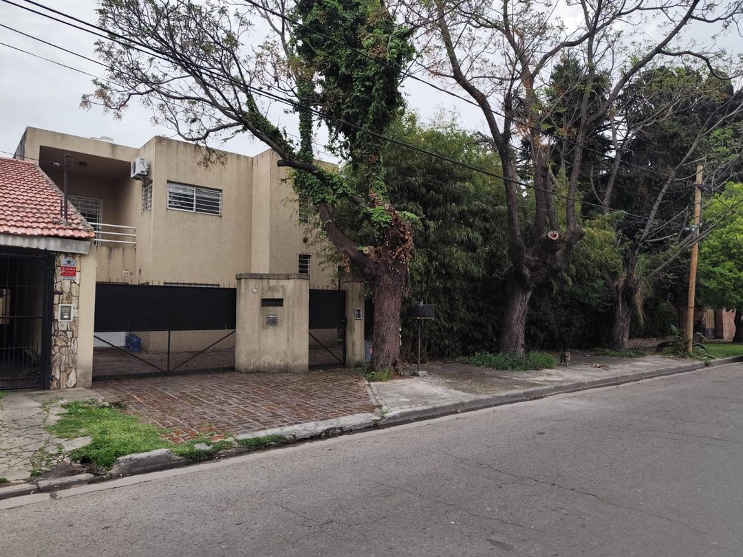 VENTA CASA 5 AMB PILETA HURLINGHAM FINANCIA