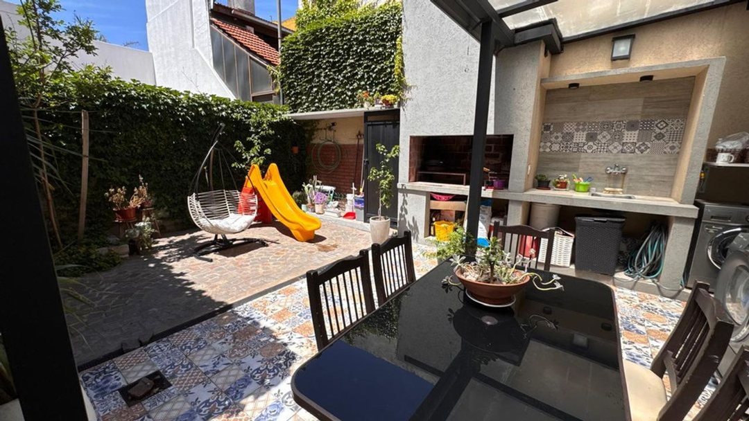 VENTA PH 5 AMBIENTES BARRIO NAÓN SIN EXPENSAS PB