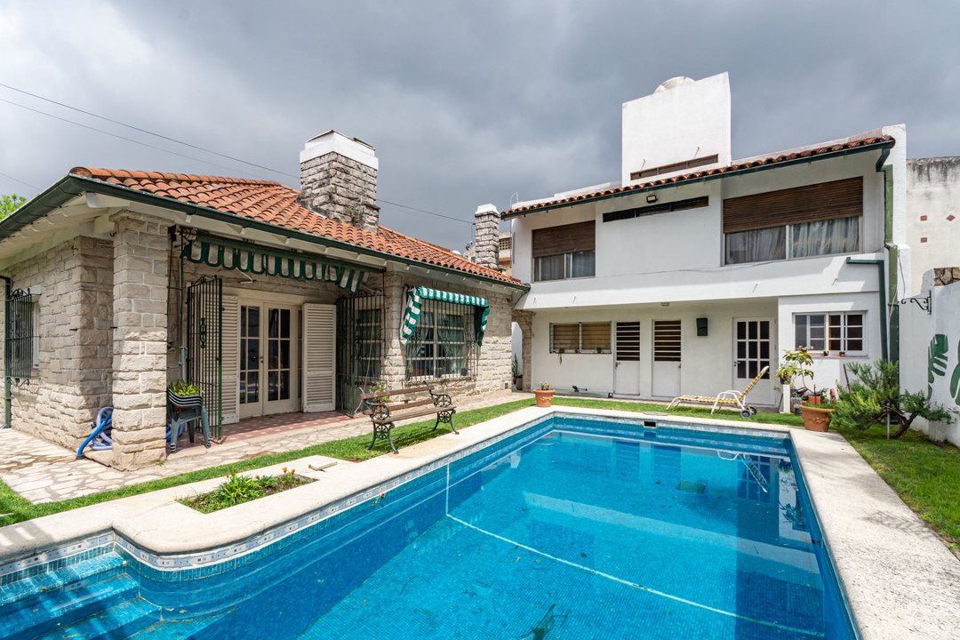VENTA CASA LOTE PROPIO JARDIN PILE COCHERA FLORIDA