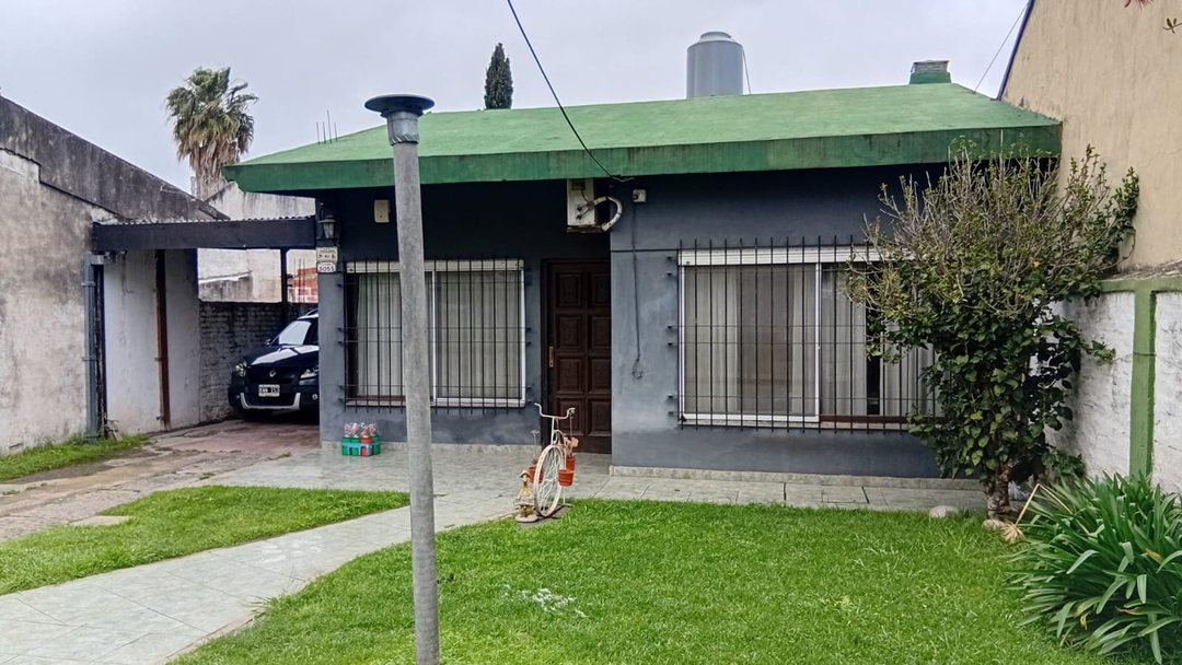 CASA 3 AMBIENTES  EN VENTA MORENO