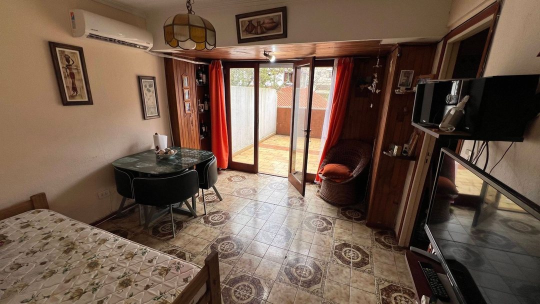 VENTA DEPTO 2 1/2 AMB LUMINOSO PATIO MACROCENTRO
