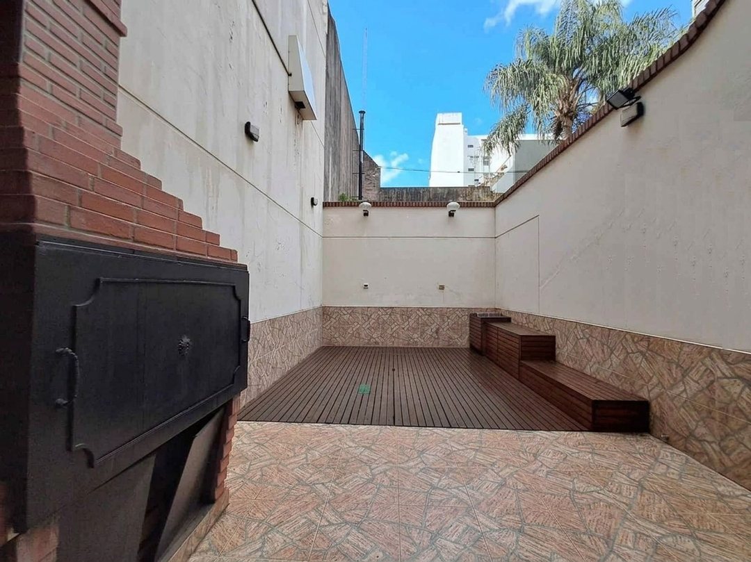 Venta casa en Villa del Parque - Cocheras - Pileta