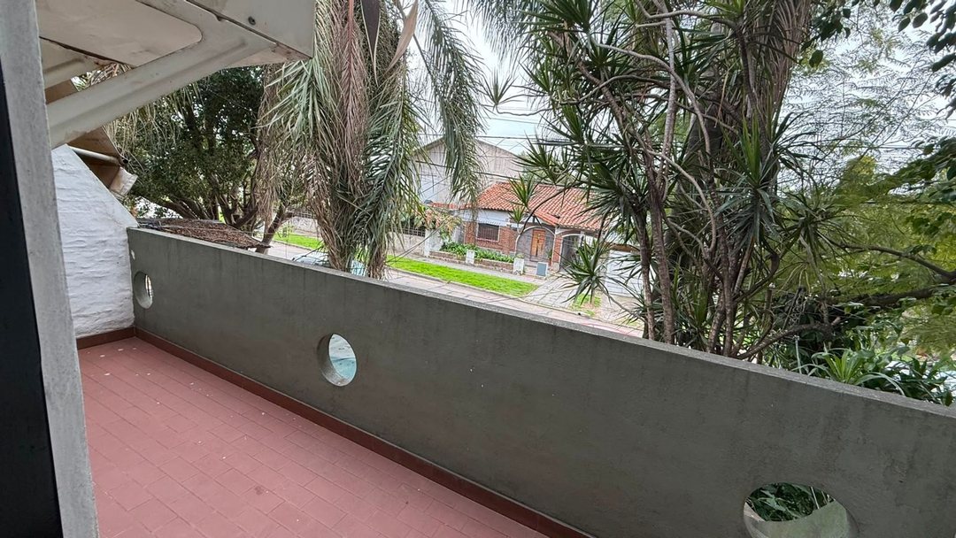 VENTA PH 3 AMB. C/ PATIO - CASTELAR