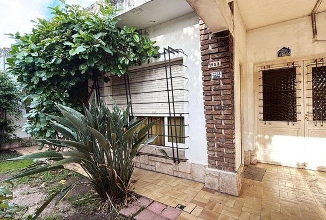 VENTA CASA 4 AMB. A RECICLAR -MARCOS PAZ