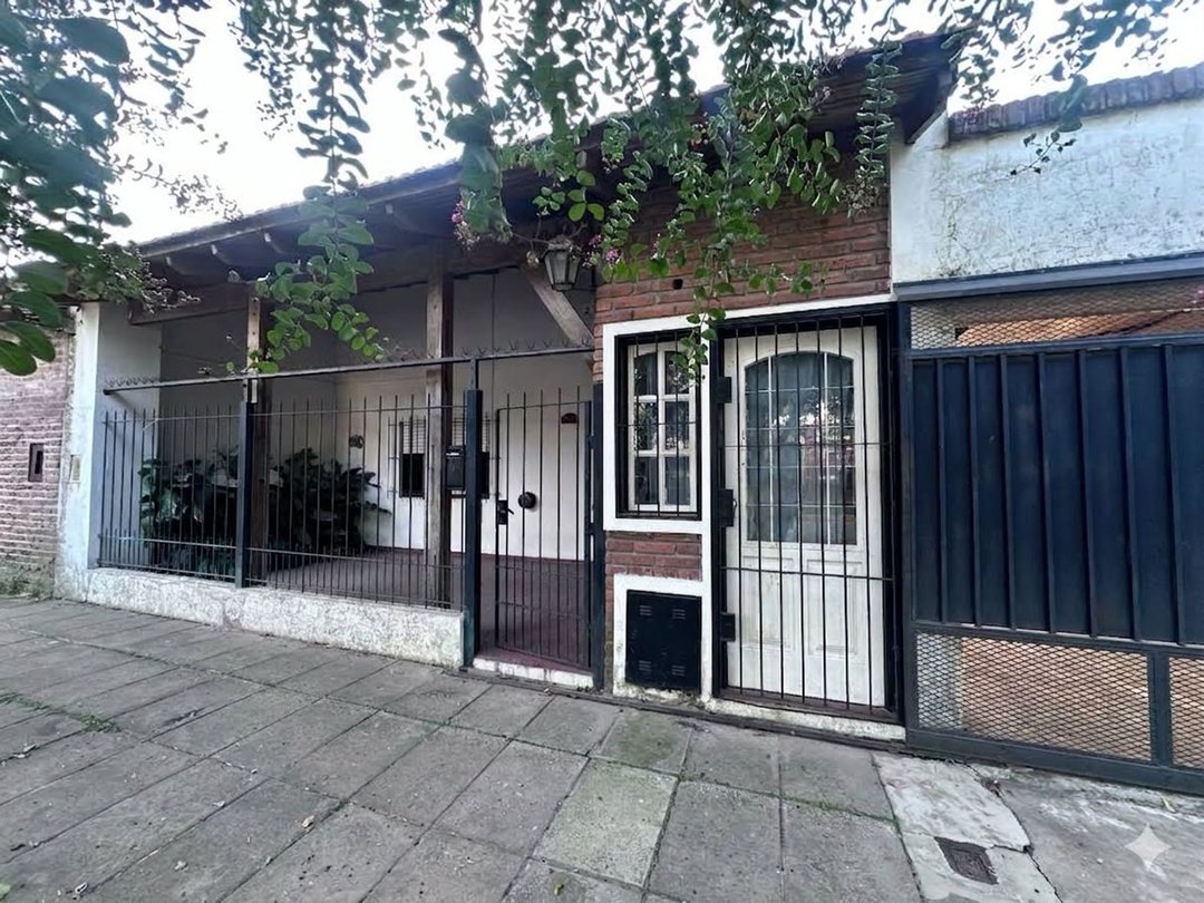 VENTA CASA 3 AMB A RECICLAR - MARCOS PAZ