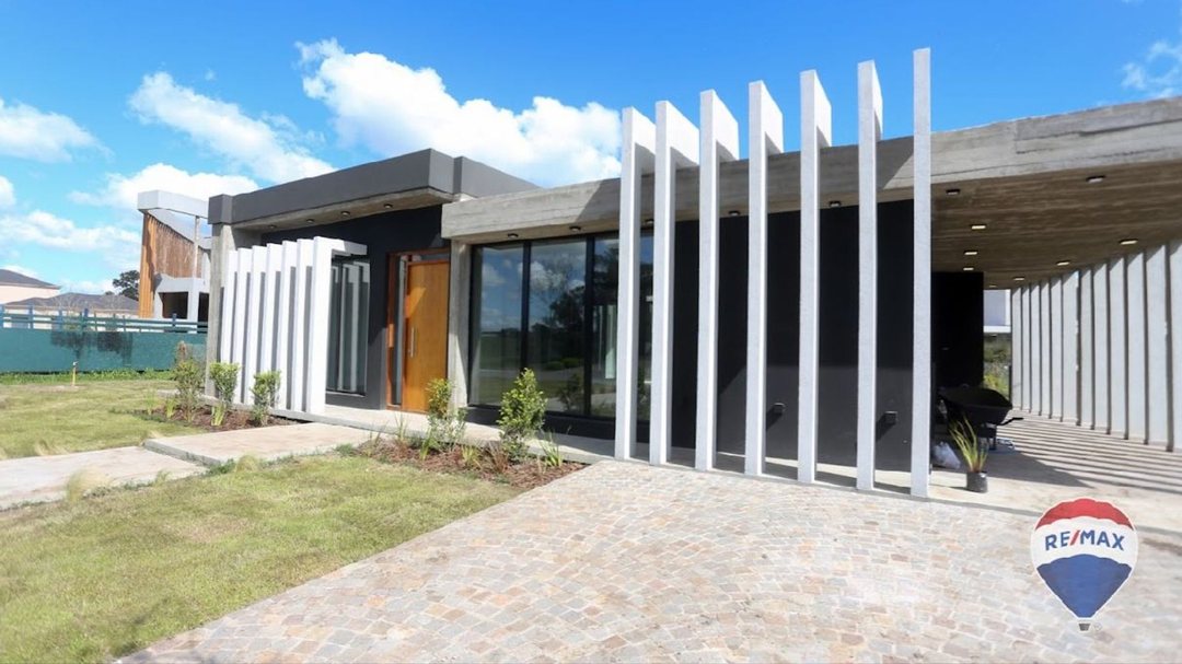 CASA EN VENTA 5 AMBIENTES  EN LA PROVIDENCIA GOLF
