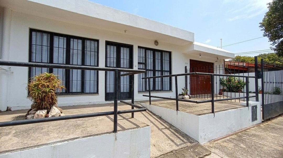 VENTA CASA 2 DORM MAS LOCAL COMERCIAL ALTO ALBERDI