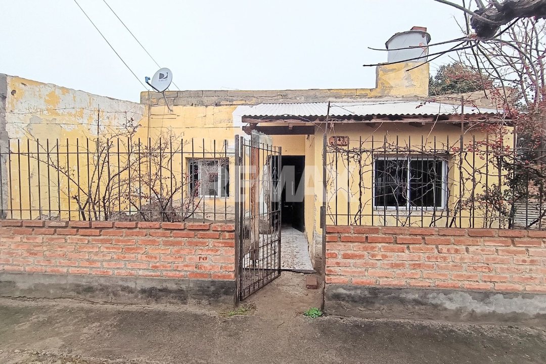 EN VENTA CASA 2 DORMITORIOS A REFACCIONAR
