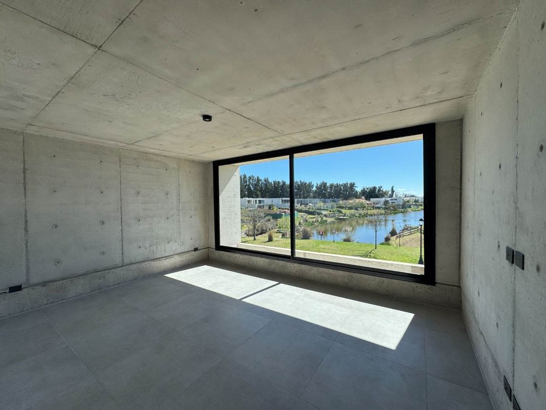 Venta Casa en La Calesa con Vista a la Laguna