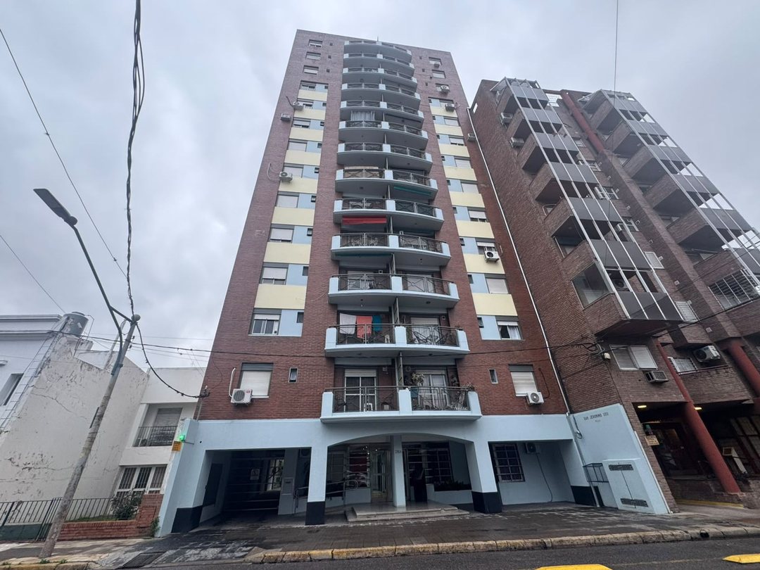 SE VENDE DPTO 2 DORMITORIOS EN URQUIZA AL 2300