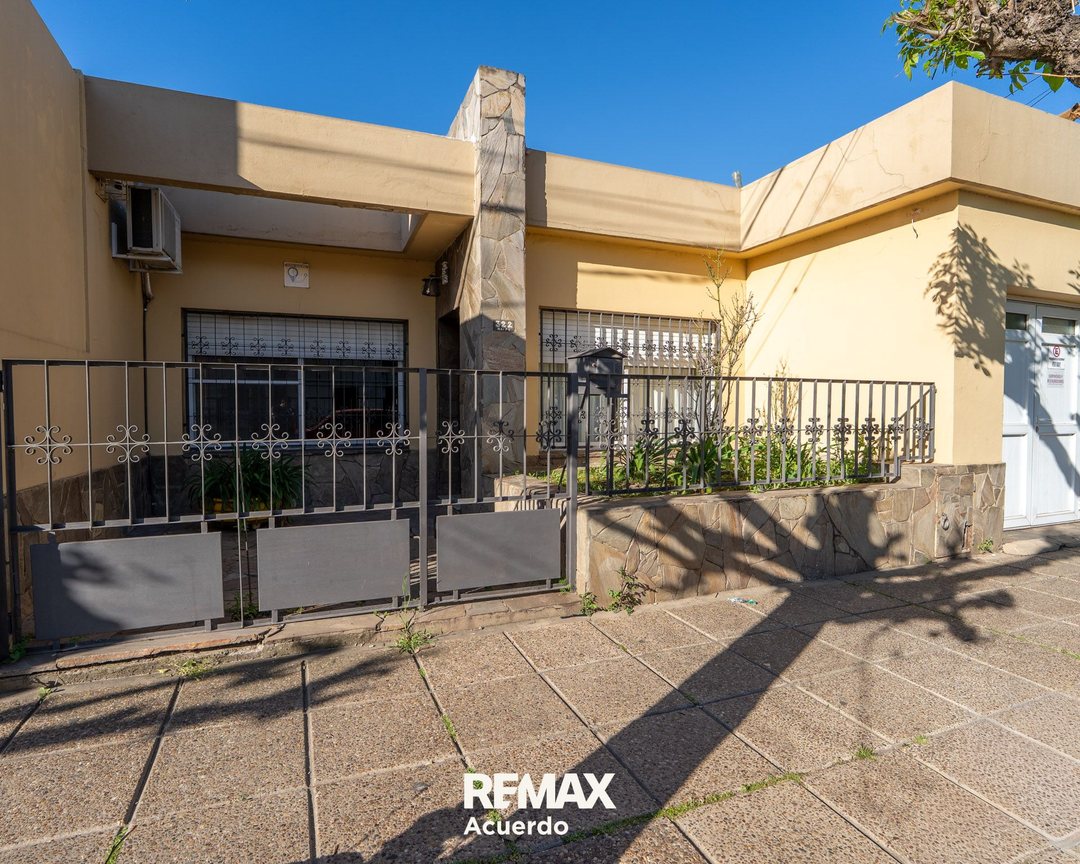 VENTA CASA 2 DORM PATIO PILE SAN NICOLAS APTA CRED