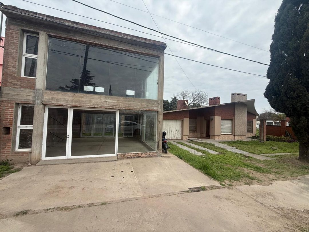 VENTA CASA + LOCAL + GALPON SOBRE RUTA 70