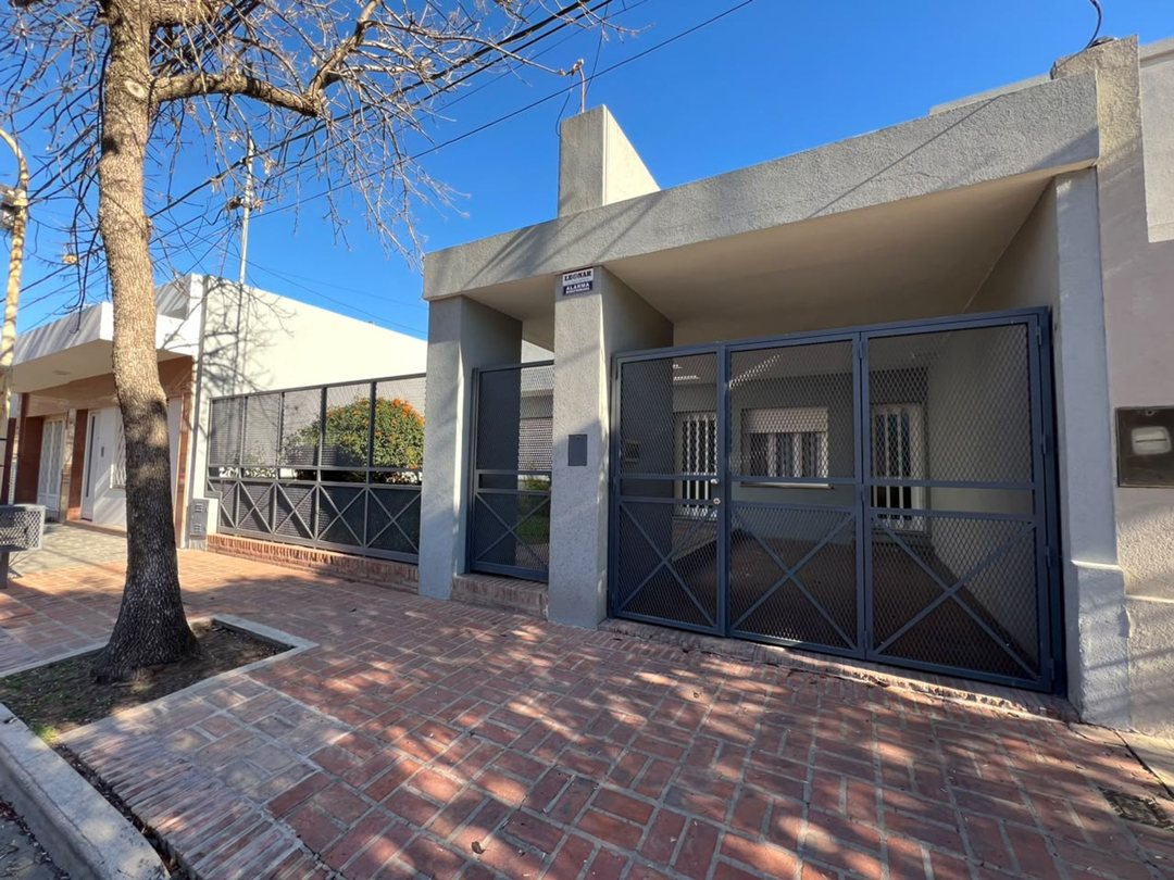 CASA EN VENTA EN PERGAMINO EN ZONA CENTRICA