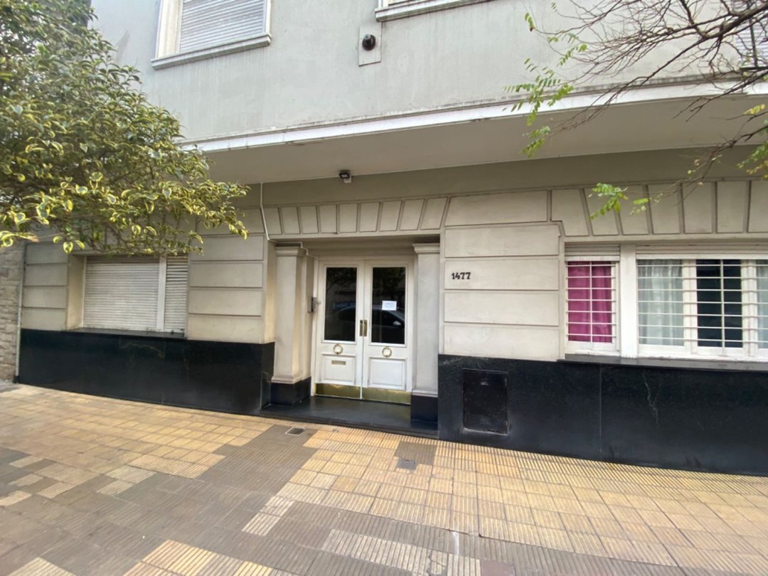 Venta Dpto 2 amb a Reciclar PB Patio La Perla