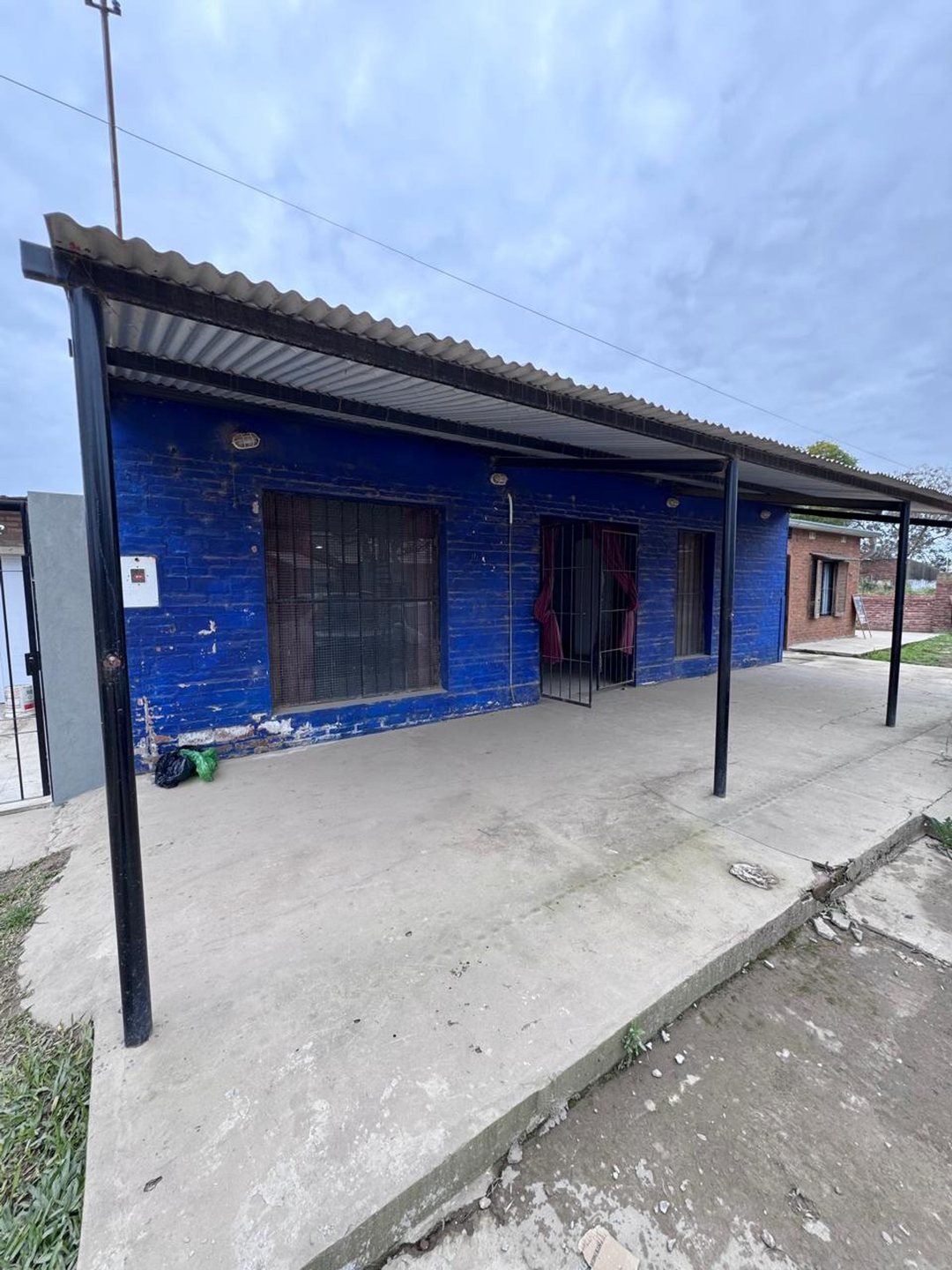 AMPLIO LOCAL COMERCIAL EN EXCELENTE UBICACION