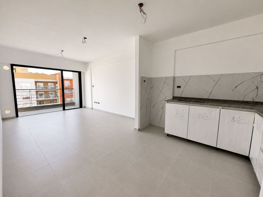 VENTA DE DEPARTAMENTO 3 AMBIENTES AL FRENTE MORON