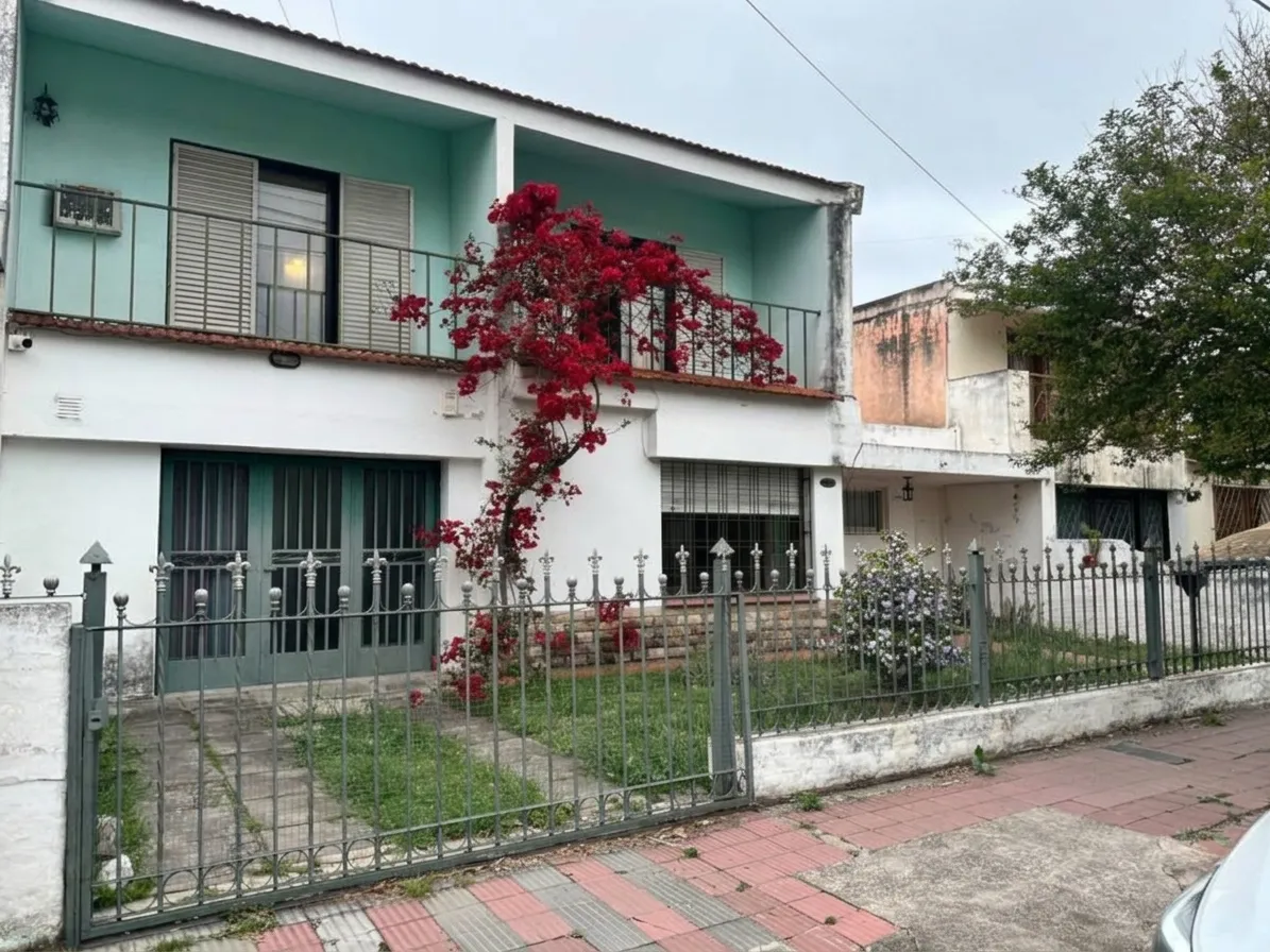 CASA CON PILETA + DPTO LEON PINELO CASI LAGUNILLA MIRA EL VIDEO