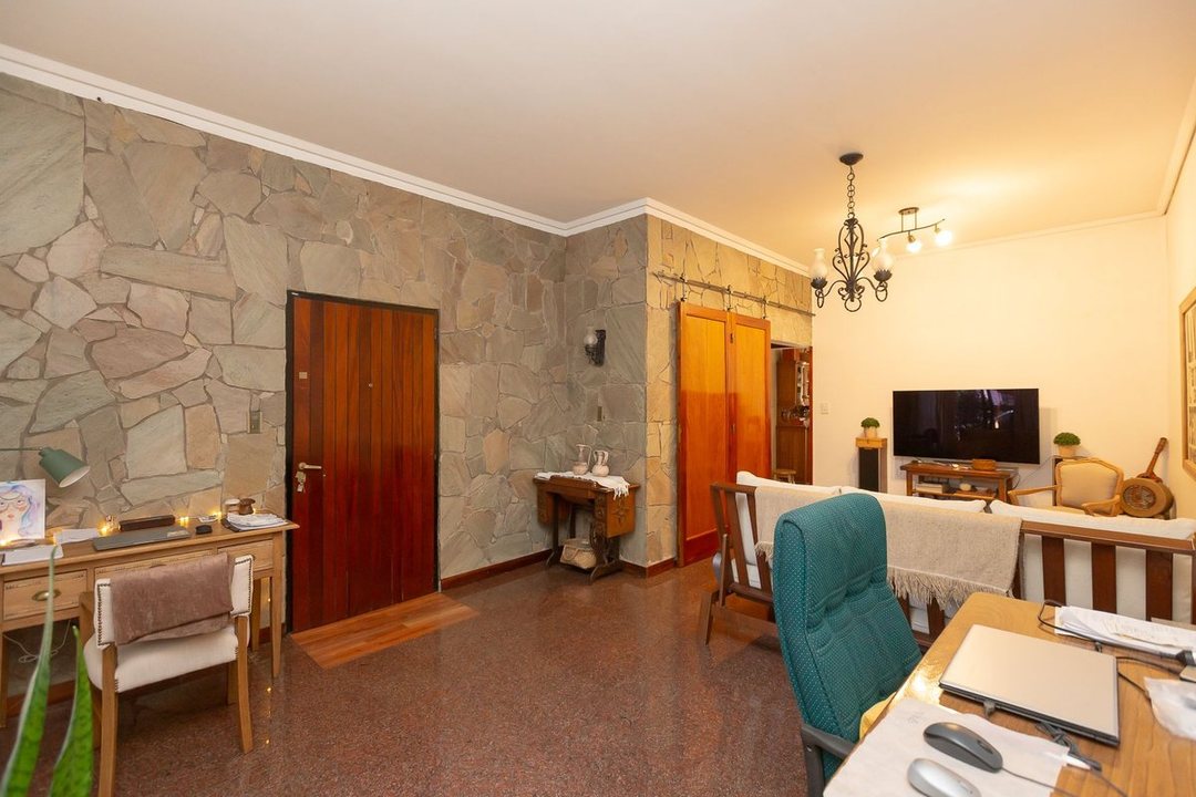 VENTA CASA EN CASEROS 5 AMB - PERMUTA