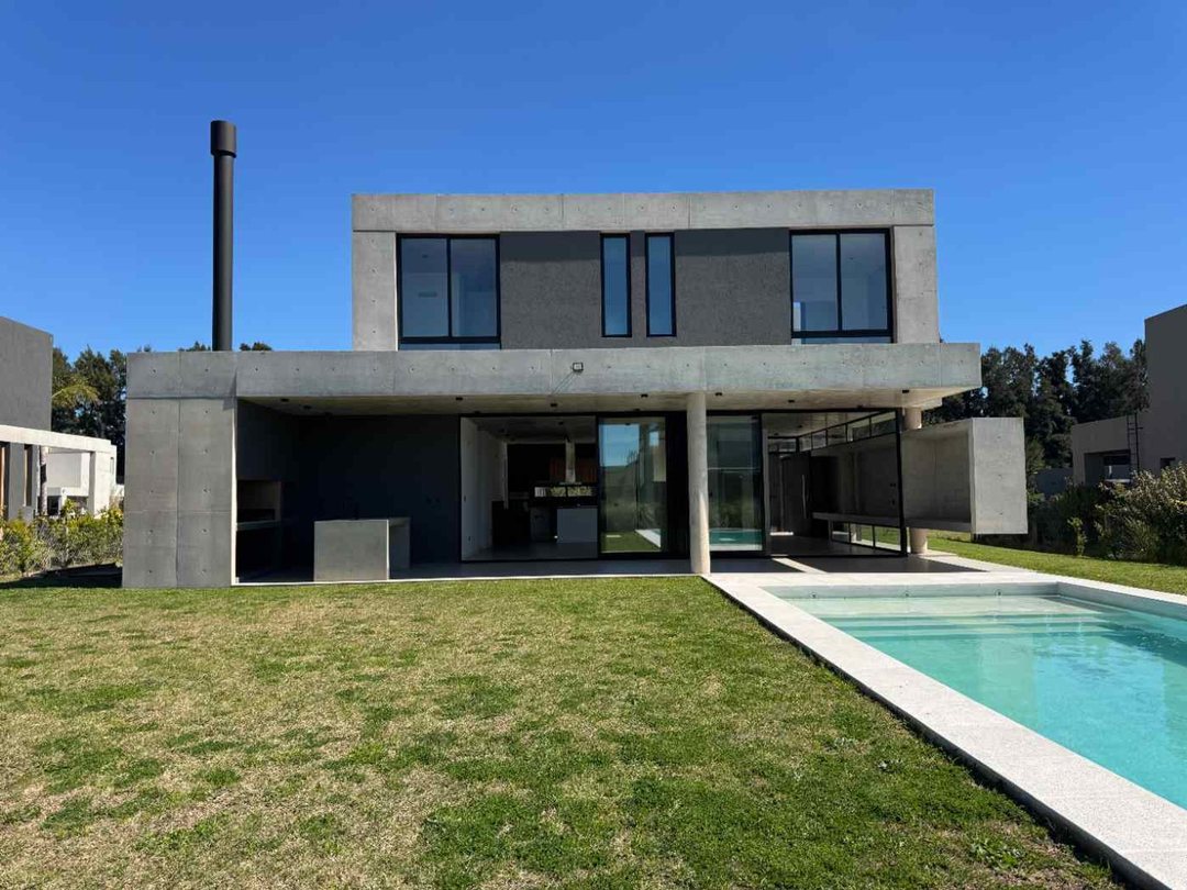Venta Moderna Casa a Estrenar en Pilará con Pileta
