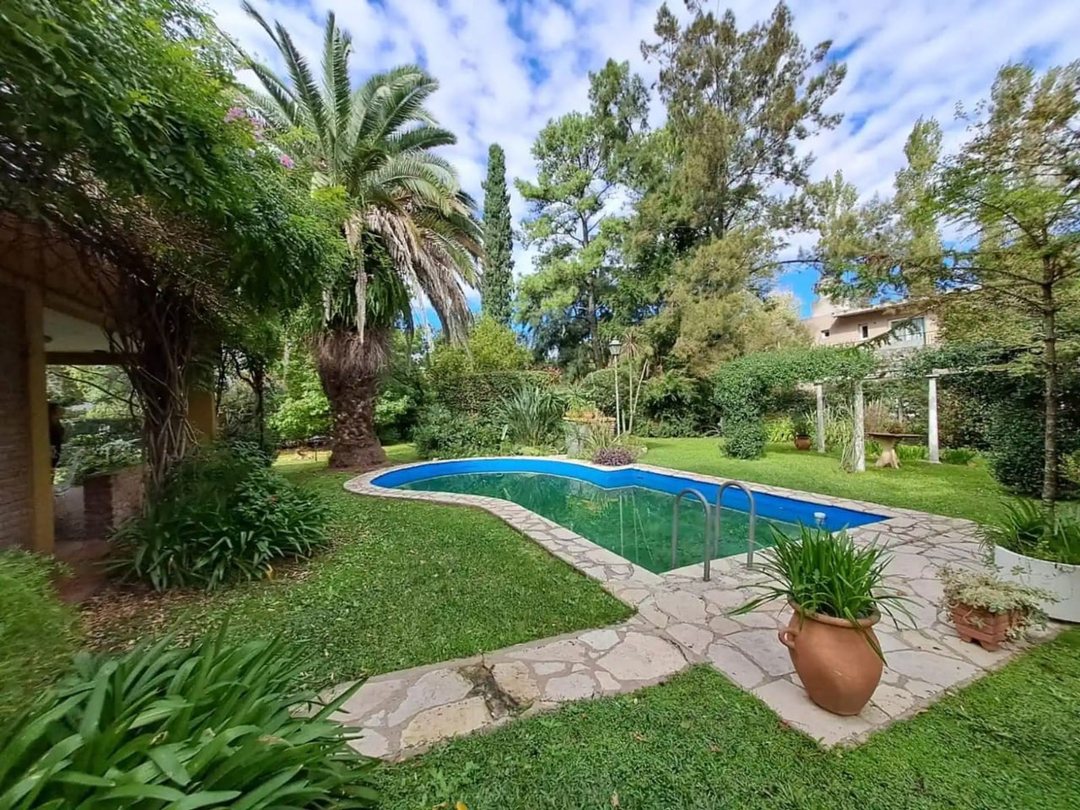 CASA 3 AMBIENTES EN VENTA EN LA UNION CON PILETA